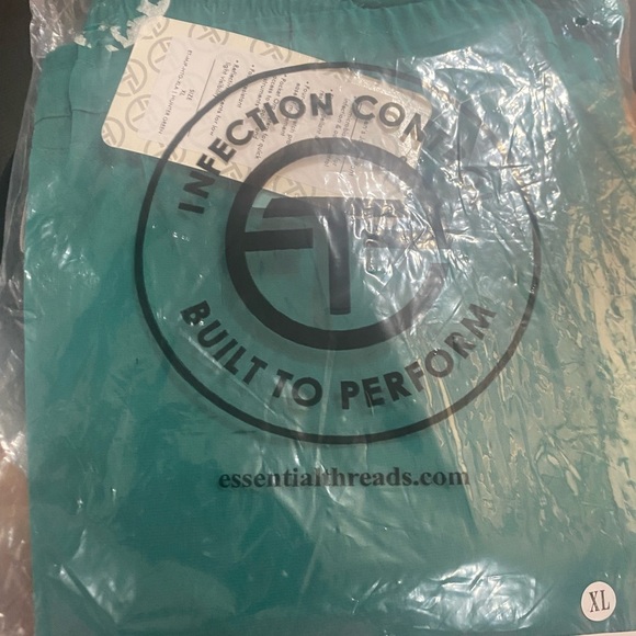 ESSENTIAL THREADS Men's Mikel jogger Green Size XL
NWT - Picture 4 of 5